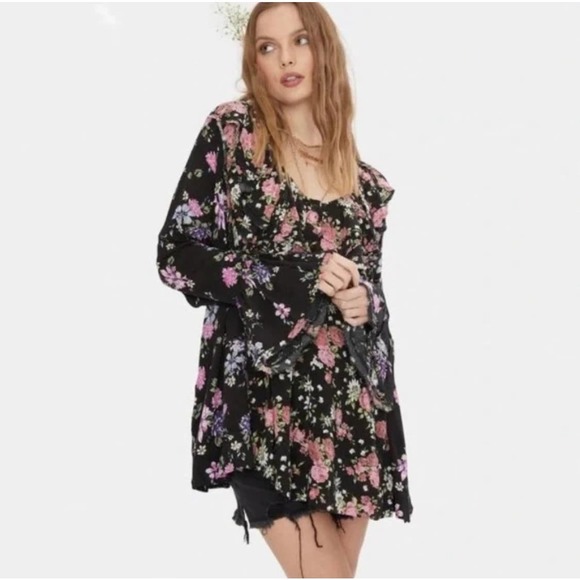 Free People Loretta Floral Print Tunic Shirt Women Size Small Ruffle Black Pink - Picture 1 of 9